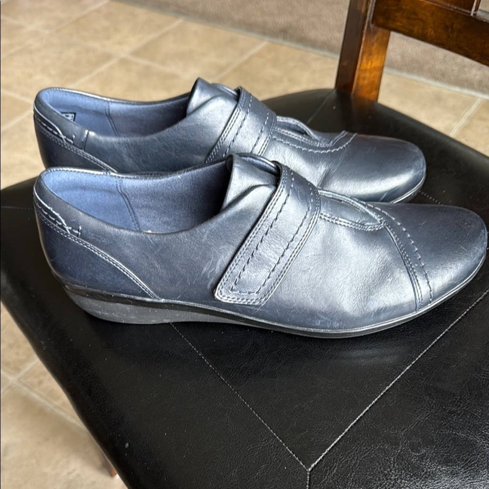 Clark’s black loafers flat collection - Picture 2 of 8